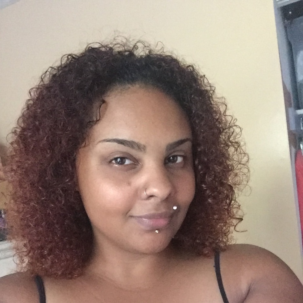 Meet your Posher, Carmella de